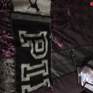 Brand new scarf